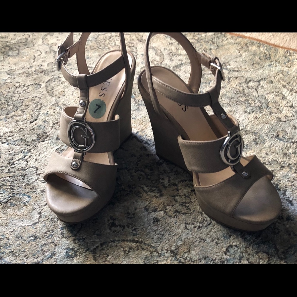Women’s guess wedges size 7, new worn once